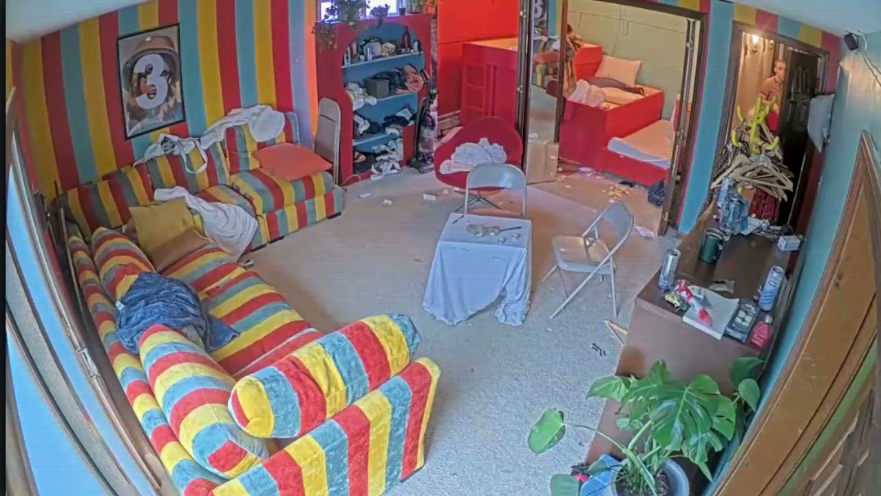 Josie Gives Tayleigh Advice on How to Deal with Frank.. [FishtankLIVE s2]