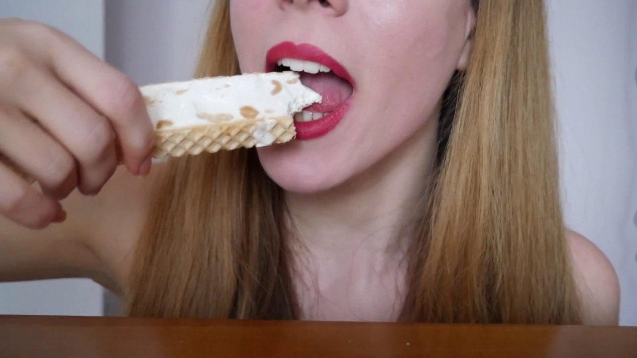*Sticky Eating Sounds* ASMR| Soft Nougat with Pistacios| NO TALKING