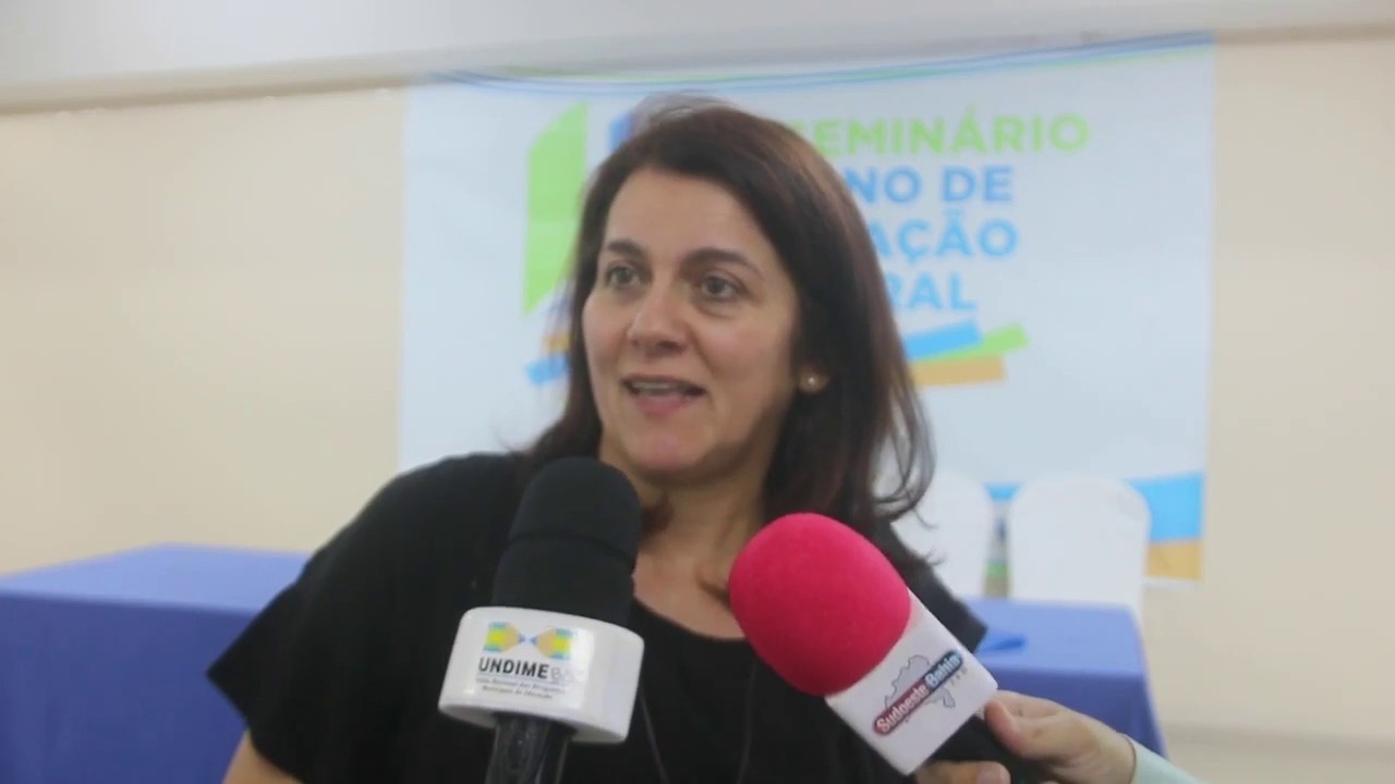 Jaqueline Moll fala da educação pública integral como direito constitucional
