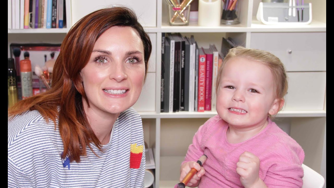 Edie make's up her Mumma