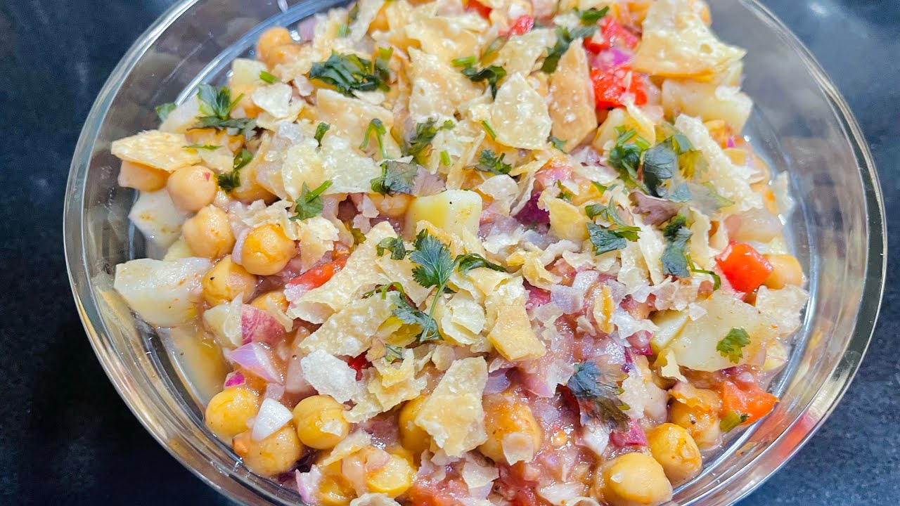 THE BEST CHANNA CHAAT IN 3 MINUTES | STREET STYLE RAMADAN SPECIAL😍