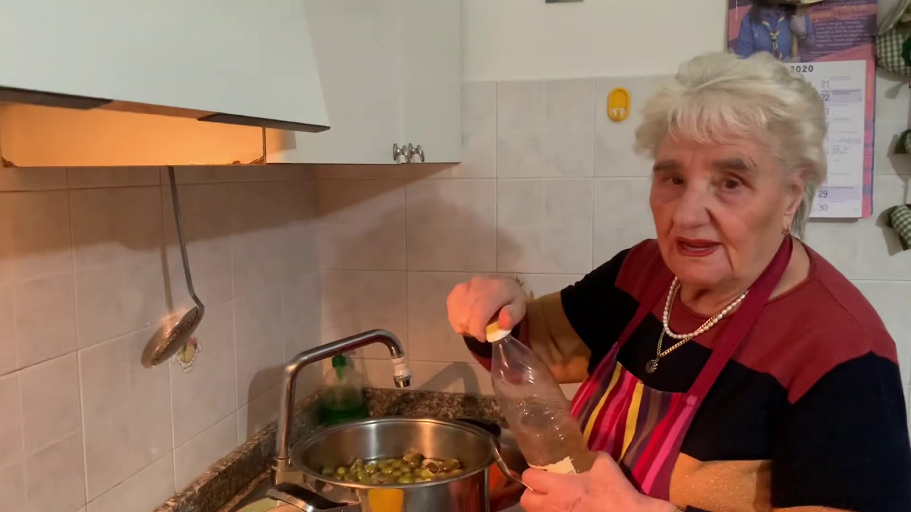 Olive verdi schiacciate: le varie fasi