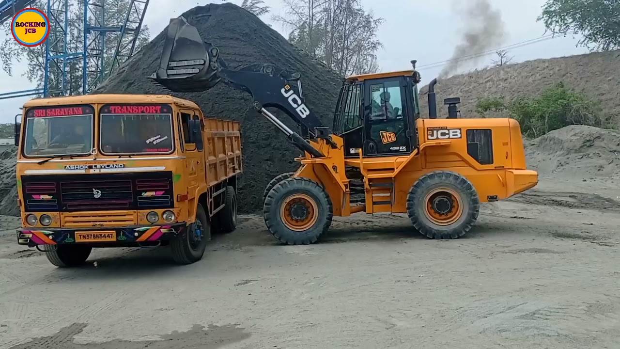 JCB 432 ZX wheel loader road running /M Sand Filling in ashok leyland truck