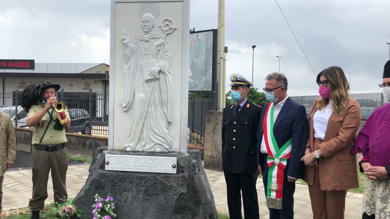 Biancavilla, omaggio floreale alla stele di San Placido e ricordo delle vittime Covid