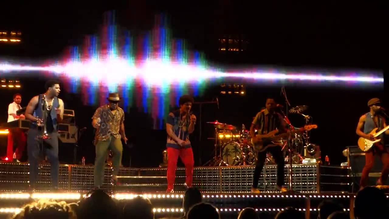 Bruno Mars - Locked out of heaven (The O2 Arena London live)