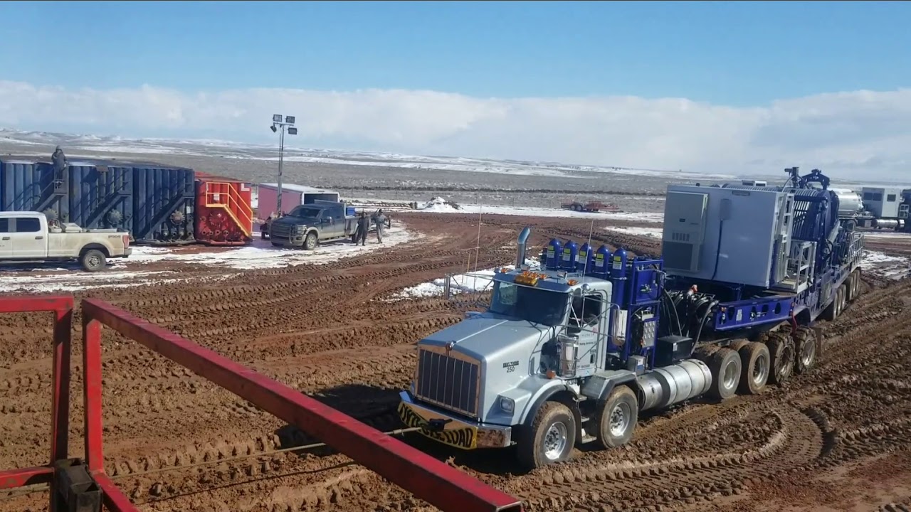 Coil Tubing Unit getting pulled..