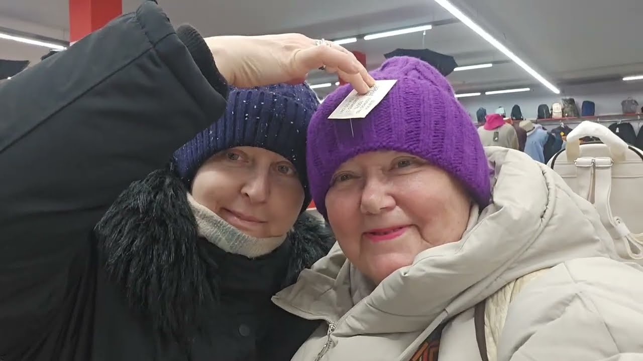 Предпоследний день скидок. Нам надо всё! Примеряем, покупаем! Не смогли удеожать себя в руках...
