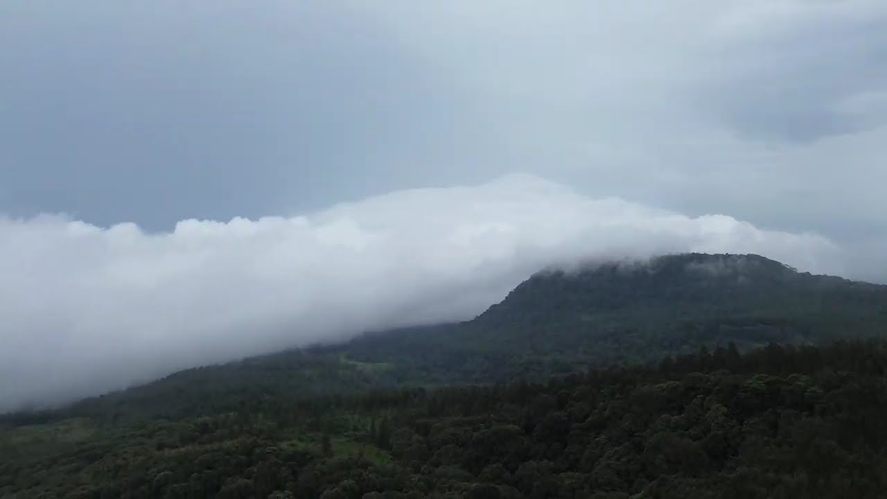 Drone diatas awan puncak puthut Siwur Pacet Mojokerto 