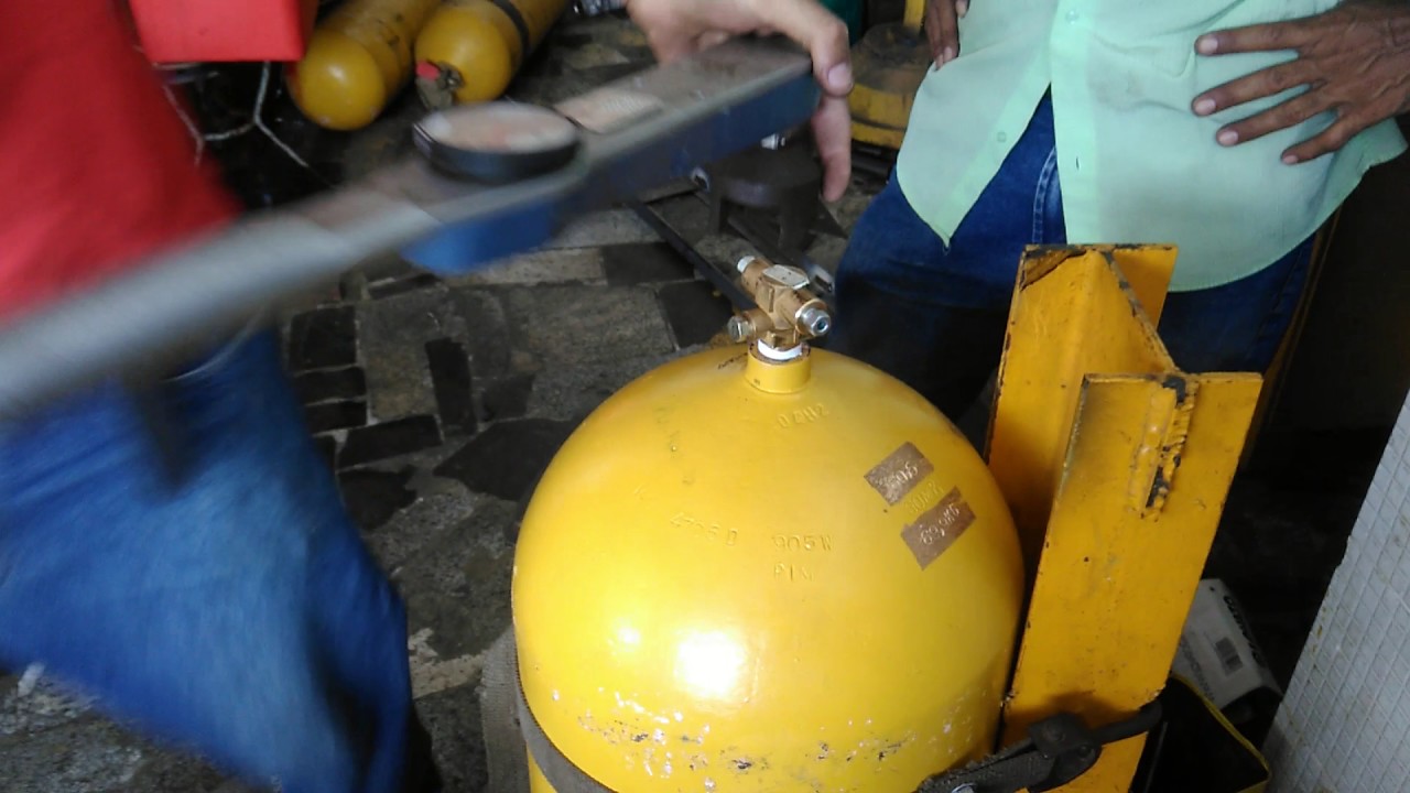 Procedimento de Colocação de Uma Válvula de Cilindro GNV - na GNV Auto Center