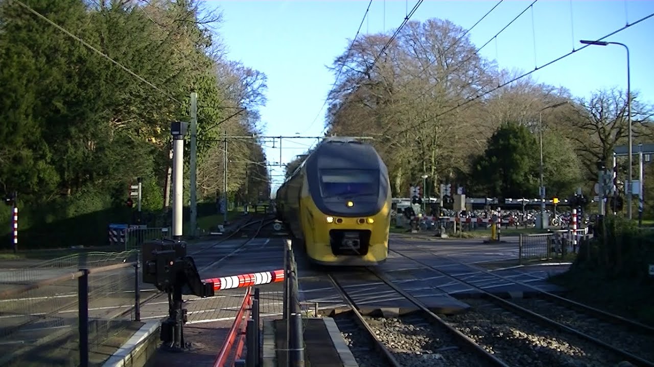 Spoorwegovergang Driebergen-Zeist // Dutch railroad crossing