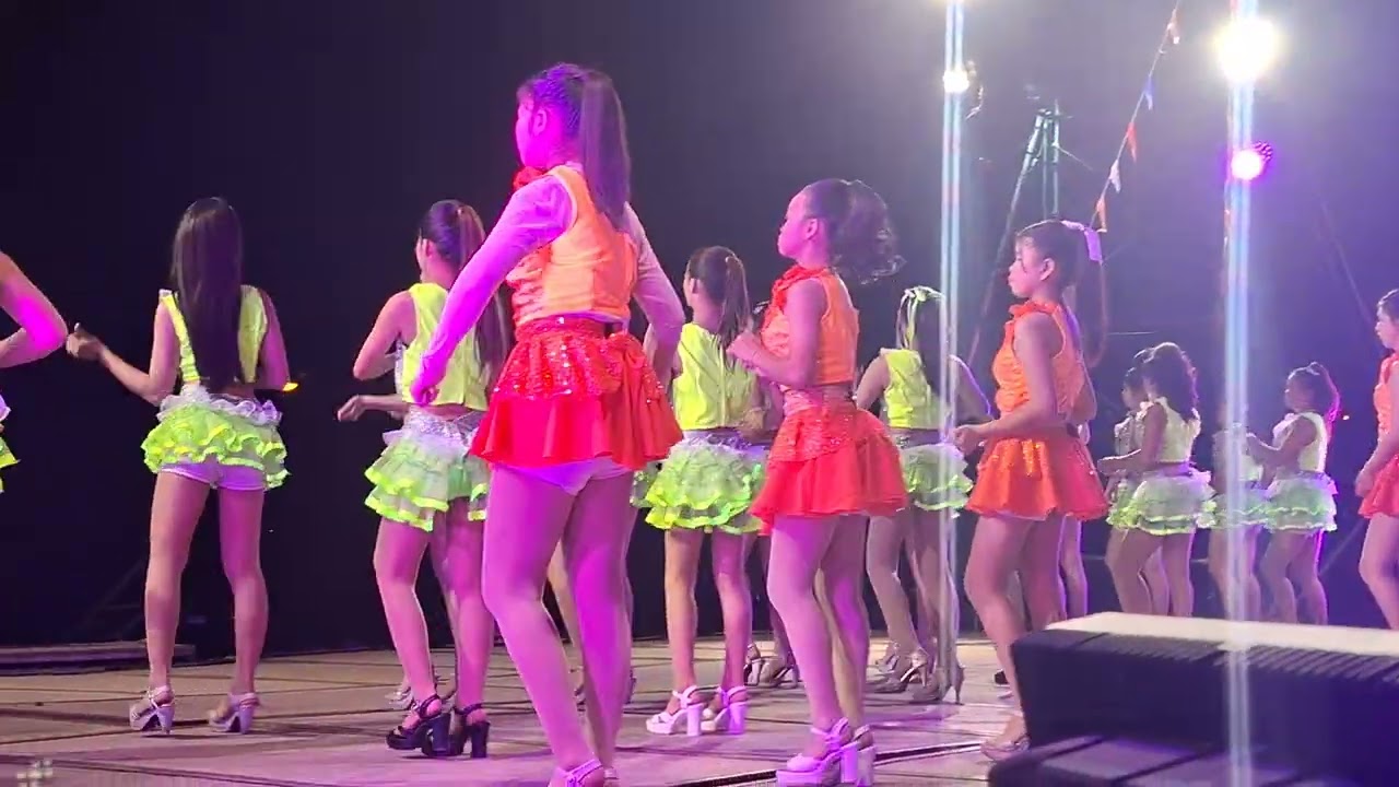 ธิดาลาวบนเวทีเพชรสะออน #บ้านศรีวิไล #ธิดาลาวศรีวิไล #เคศรีวิไล 