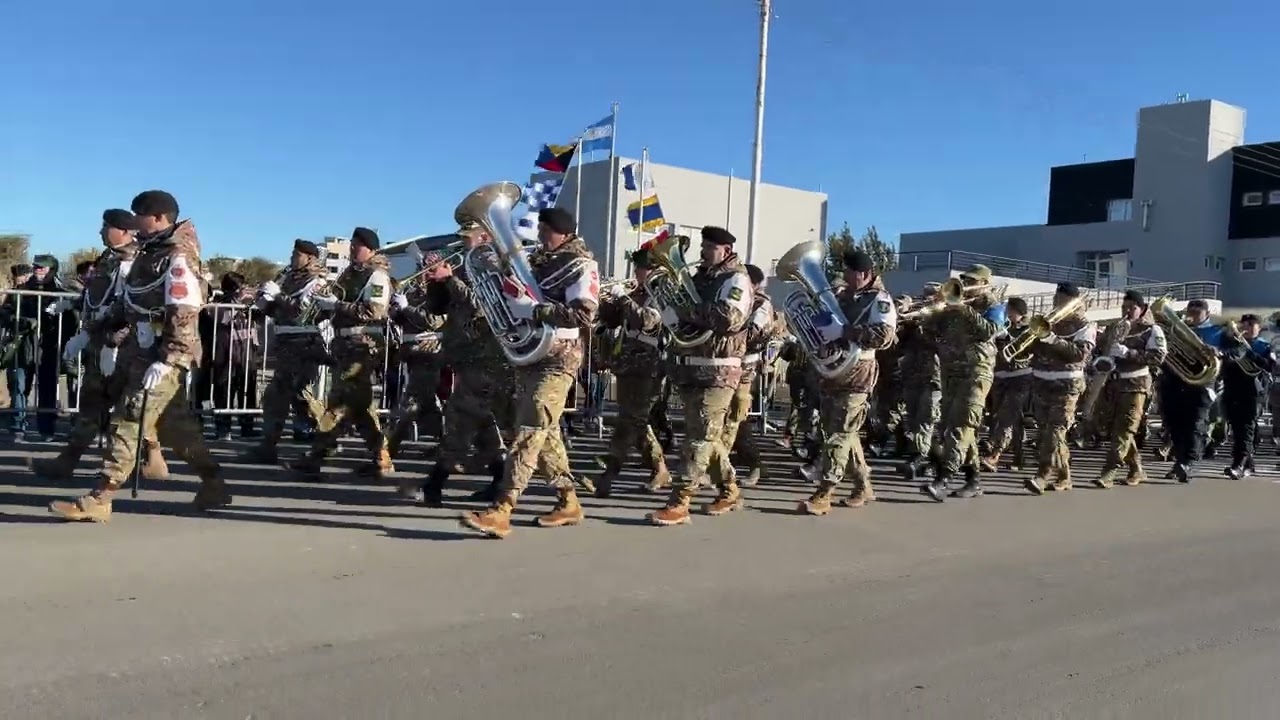 🇦🇷 Desfile 25 de Mayo 2024 en Río Gallegos, Santa Cruz. Retiro de banda desfile completo