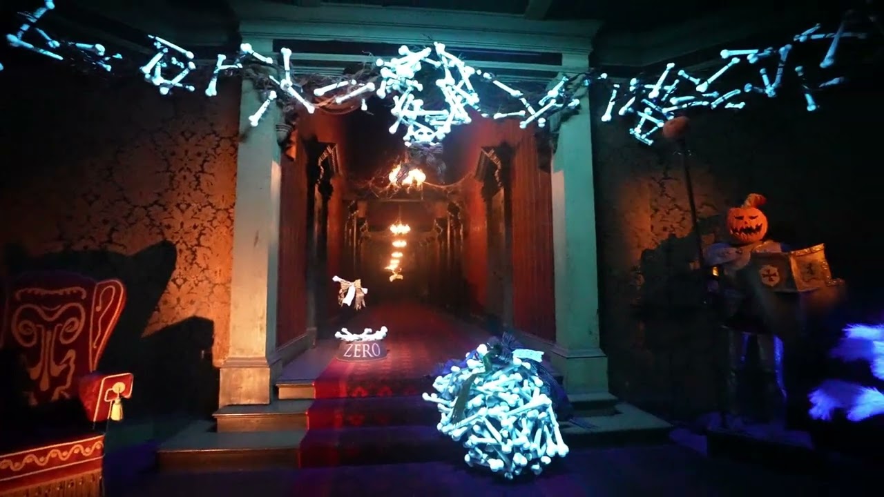4K Haunted Mansion Holiday Disneyland 2025