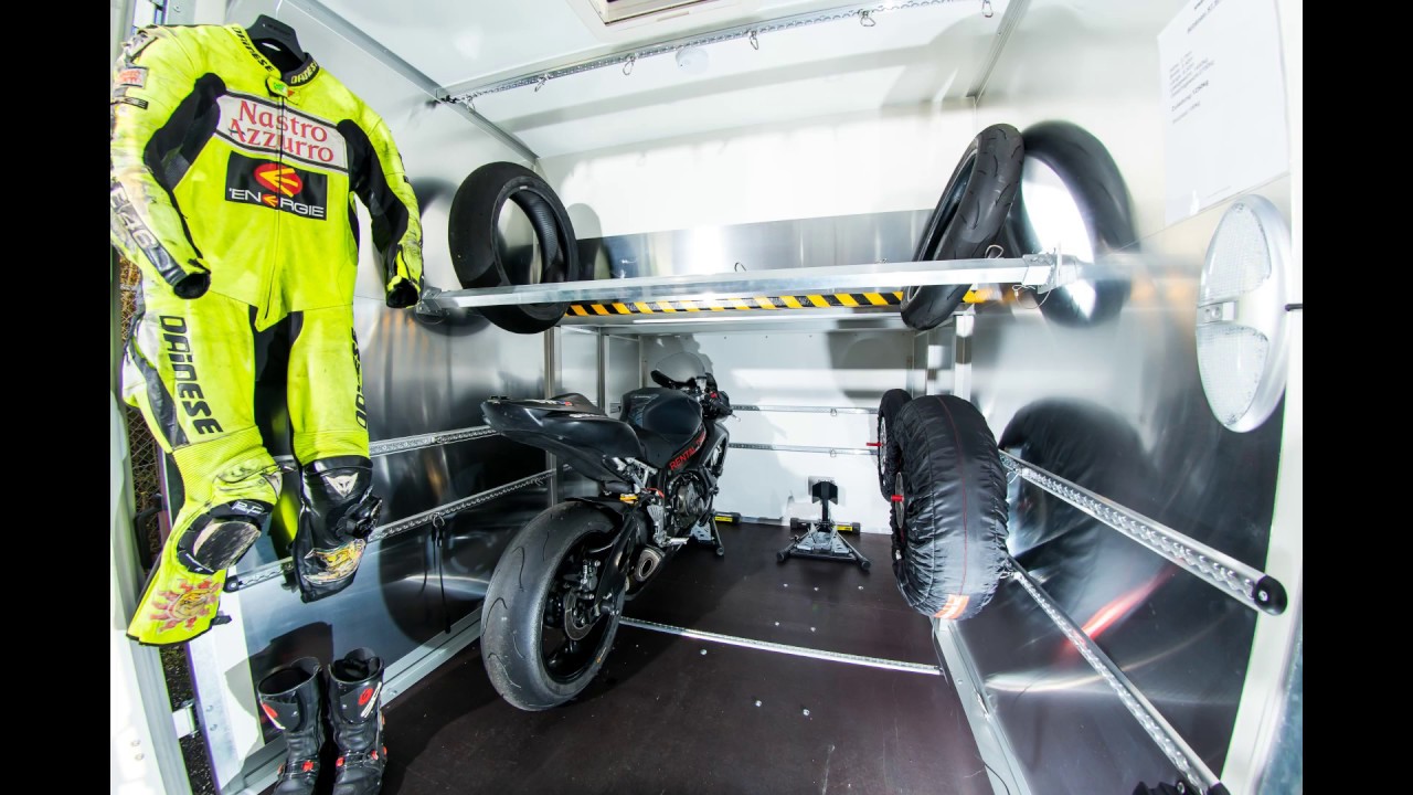 Sportcaravan: wij bouwen en verhuren caravans met motoren garage !