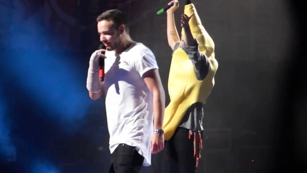 One Direction in Charlotte-Alive and Harry's Banana Dance 9/28/14