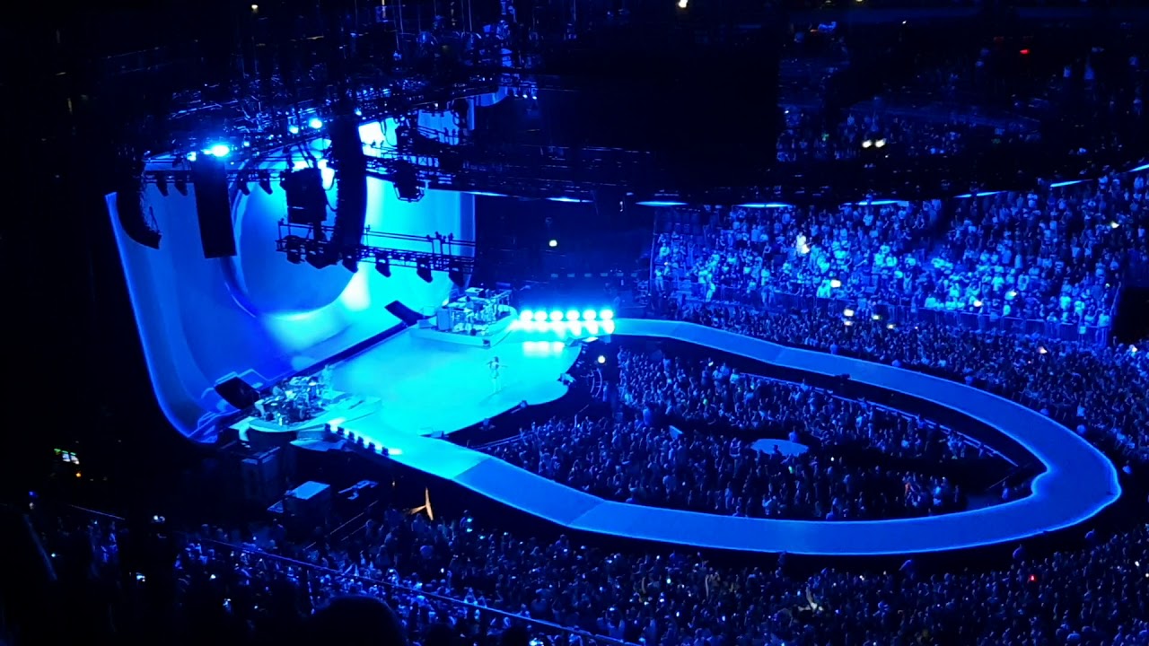 Ariana Grande - Love me harder / Breathing - 01.09.2019 Cologne