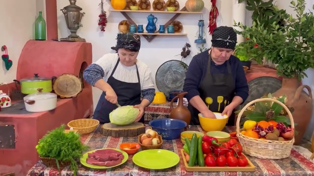  БАБУШКА готовит национальный плов и долму 