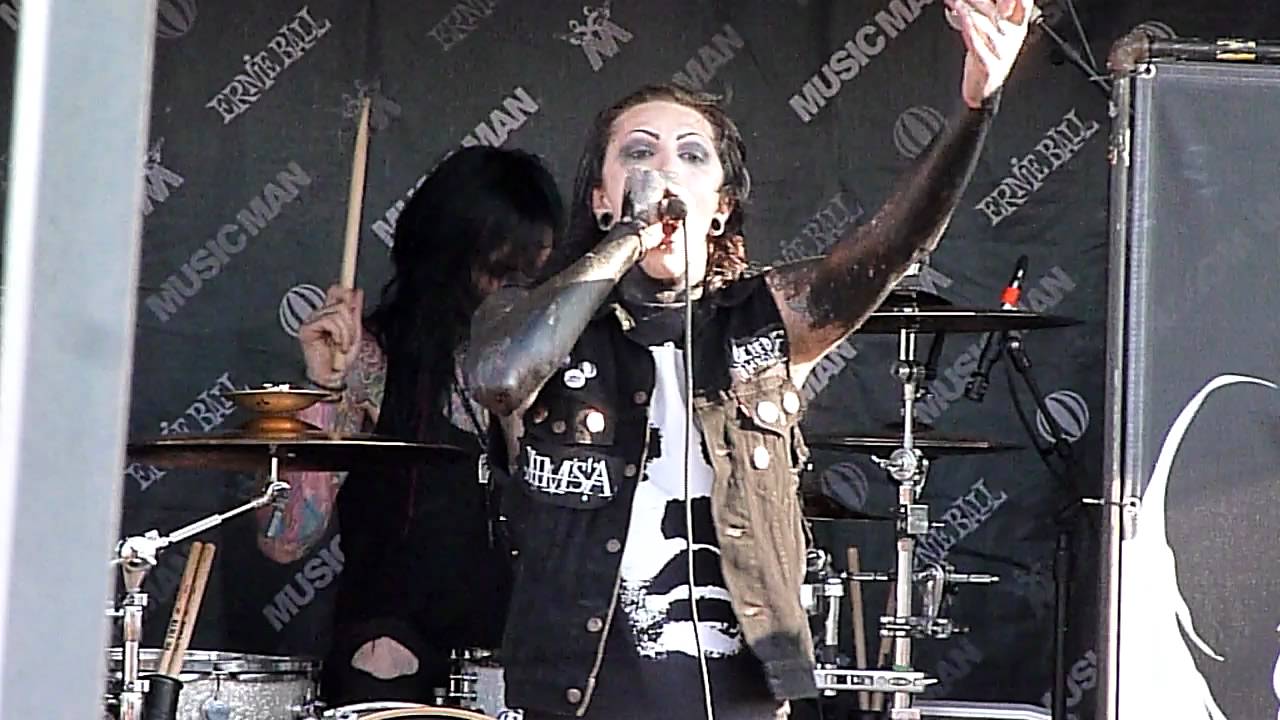 Motionless In White - Scissorhands - Live at Warped Tour 2011 (Darien Lake) 7/12/11