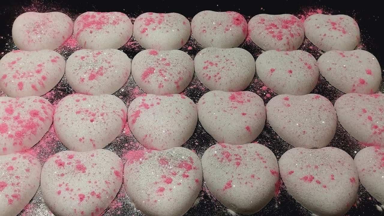 ASMR white heart's crushing #satisfying #explore #bakingsoda #oddlysatisfying #asmrvideo