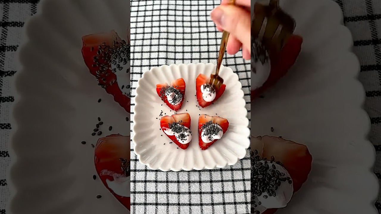 The Easiest High-Protein Strawberry Snack You Need to Try 🍓🔥 #ChobaniFit #YogurtHack #Shorts