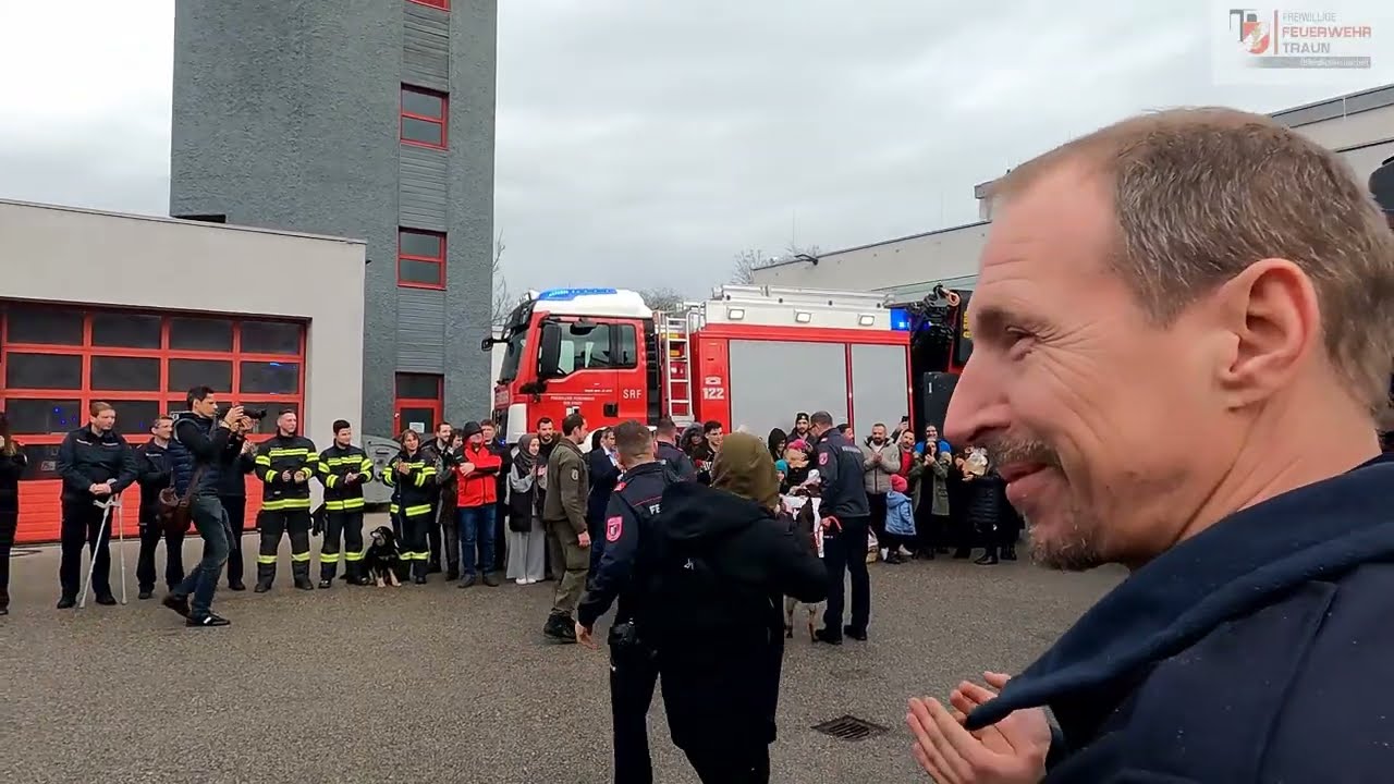 Empfang der Trauner Feuerwehr-Rettungshunde am 17.02.2023 vom AFDRU-Einsatz - Erdbeben in der Türkei
