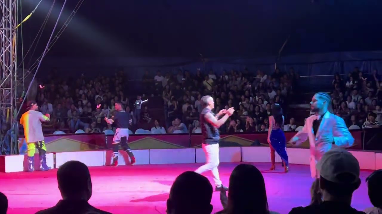 Five beautiful ladies dance group