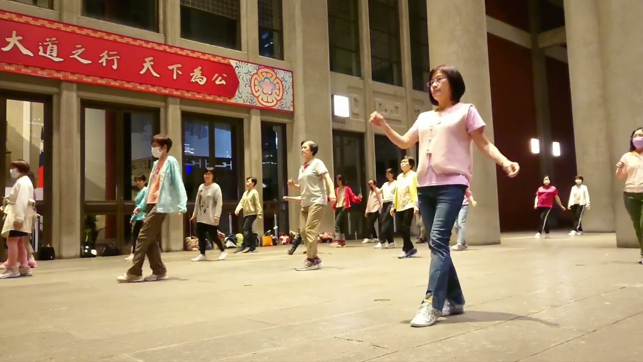 排舞集數32-3:夏日晚會 Soiree line dance. 正月初五新春練習 2-14-2024. 歡迎一起來運動,請洽連絡人:珠珠班長 0922-157-510