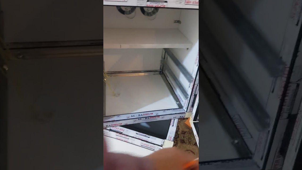 عمل فتحات تهويه للفقاسه شهيق وزفير  اخوكم مصنع الفقاسات ياسر عبد الحميد ٠٧٧٠٤٢١٠٩١٩