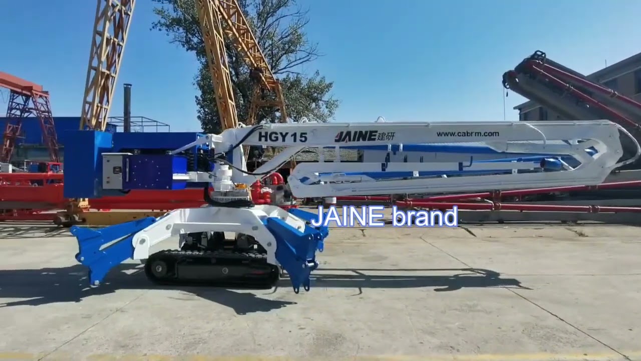 Crawler type mobile concrete placing boom