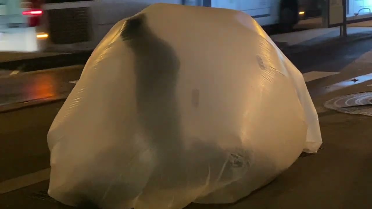 At night, a text by Marie Rivi&egrave;re.