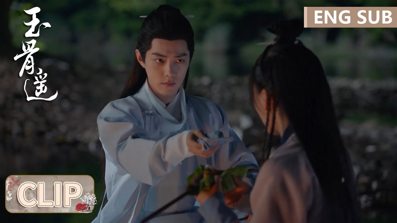 EP14 Clip 嘴硬心软！朱颜开心吃起烧烤，时影默默帮其擦嘴角【玉骨遥 The Longest Promise】