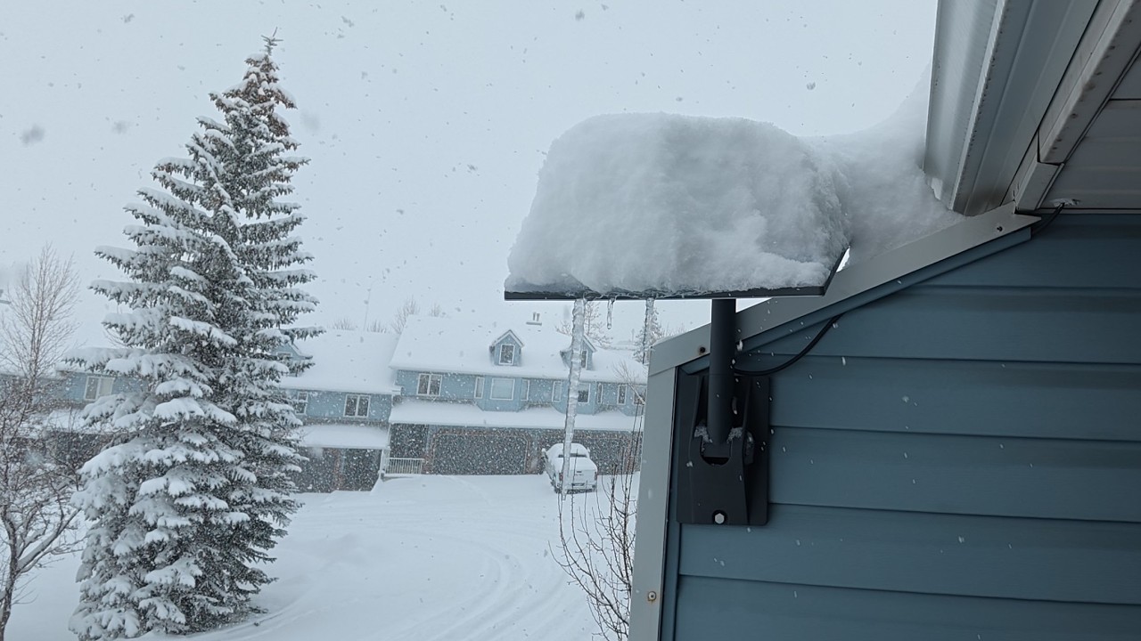Starlink Satellite speed test in 8 inches of snow - Does it still work