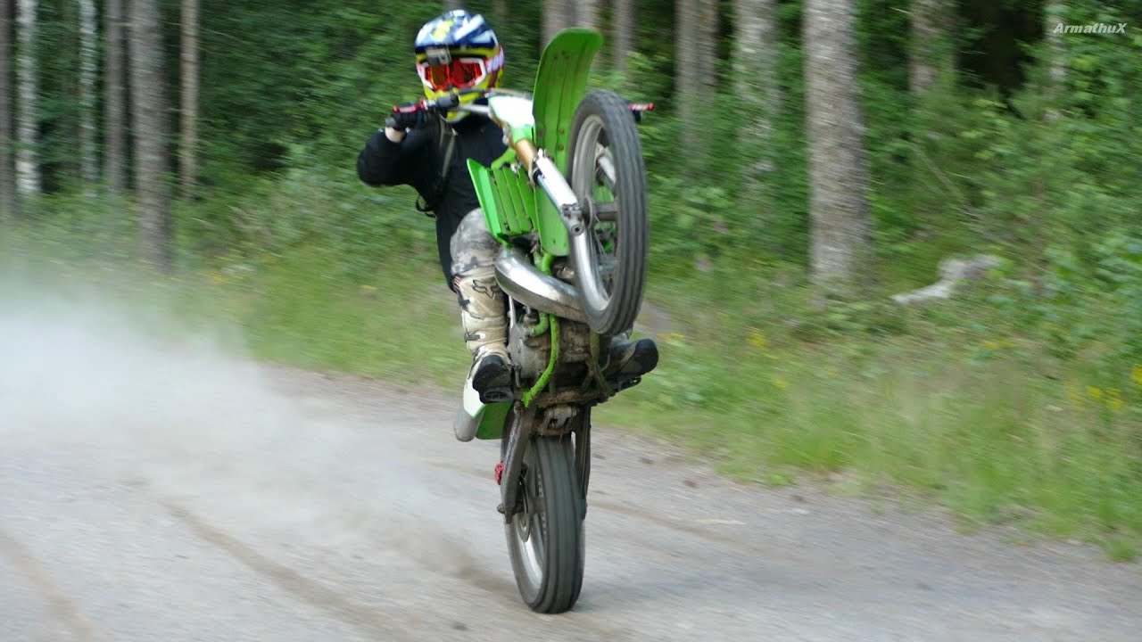Kawasaki KX500 Incredible 2-Stroke Sounds