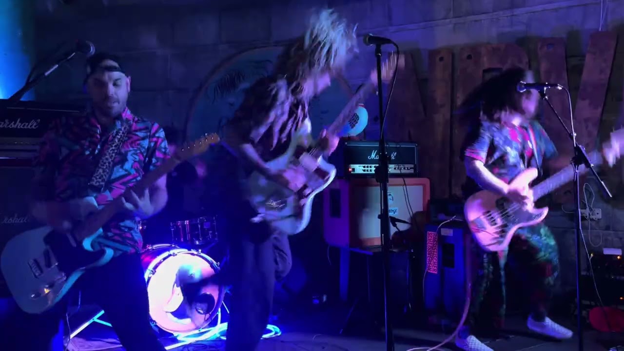 FLUFFY MACHINE - NAVE 9 (Bilbao, 19/04/2024)