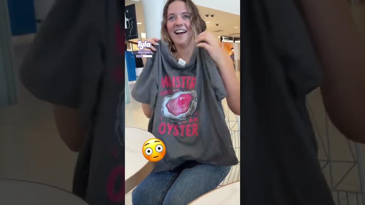 Friends exchange funny travel shirts 😅 (🎥: tt/mia.creed)