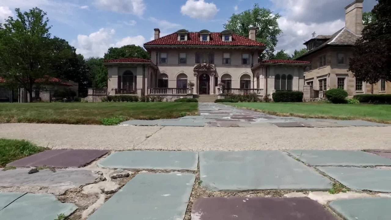 Sale of Berry Gordy's mansion closes