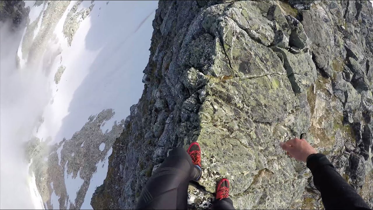 Ridge running on Hamperokken (part of the Tromsø Skyrace Hamperokken race)