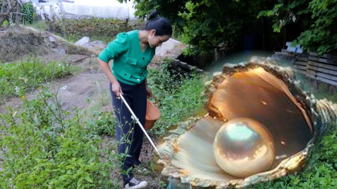 👍  Fortune of sudden wealth: Hunter randomly excavates to reveal a rare emerald filled with gems