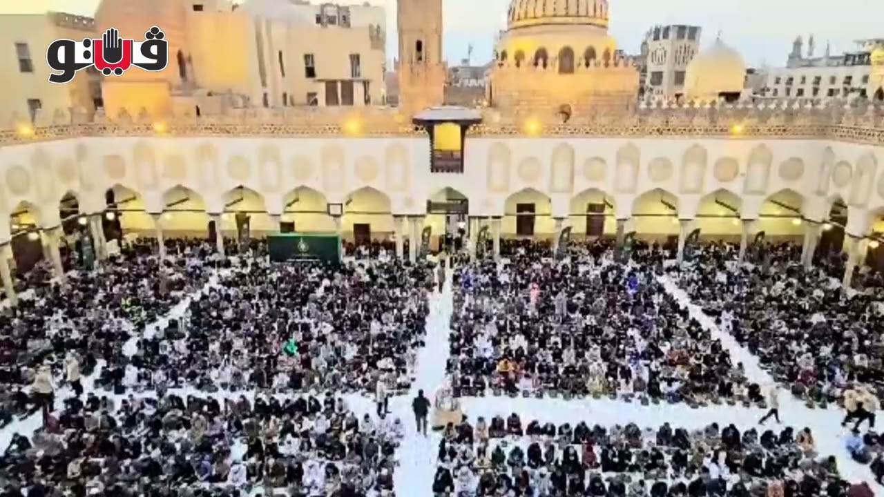 من كل بقاع العالم، لحظة إفطار الطلاب الوافدين في الجامع الأزهر بأول أيام رمضان