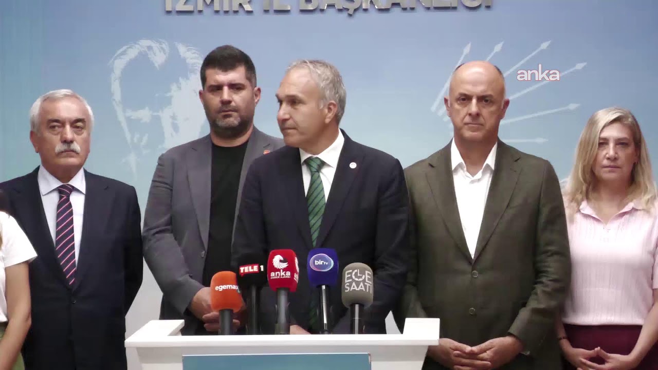 CHP Genel Başkan Yardımcısı Suat Özçağdaş, CHP İzmir İl Başkanlığı'nda açıklama yaptı