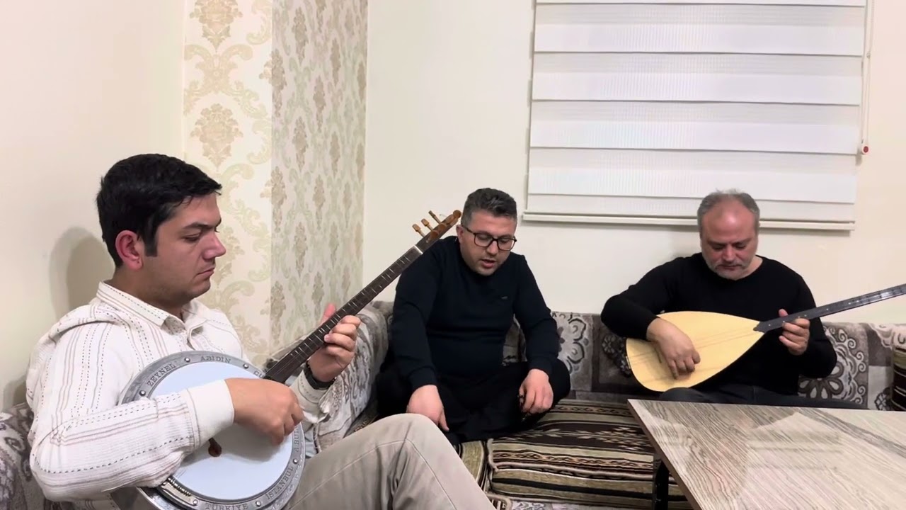 Odada dostlarla sıra gecesi  yeşil ördek gibi daldım gölere 02.01.2024