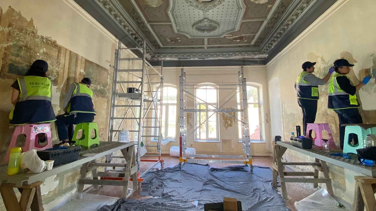 Yıldız Sarayı'ndaki restorasyonda 19.yüzyıla ait süslemeler ortaya çıkarıldı