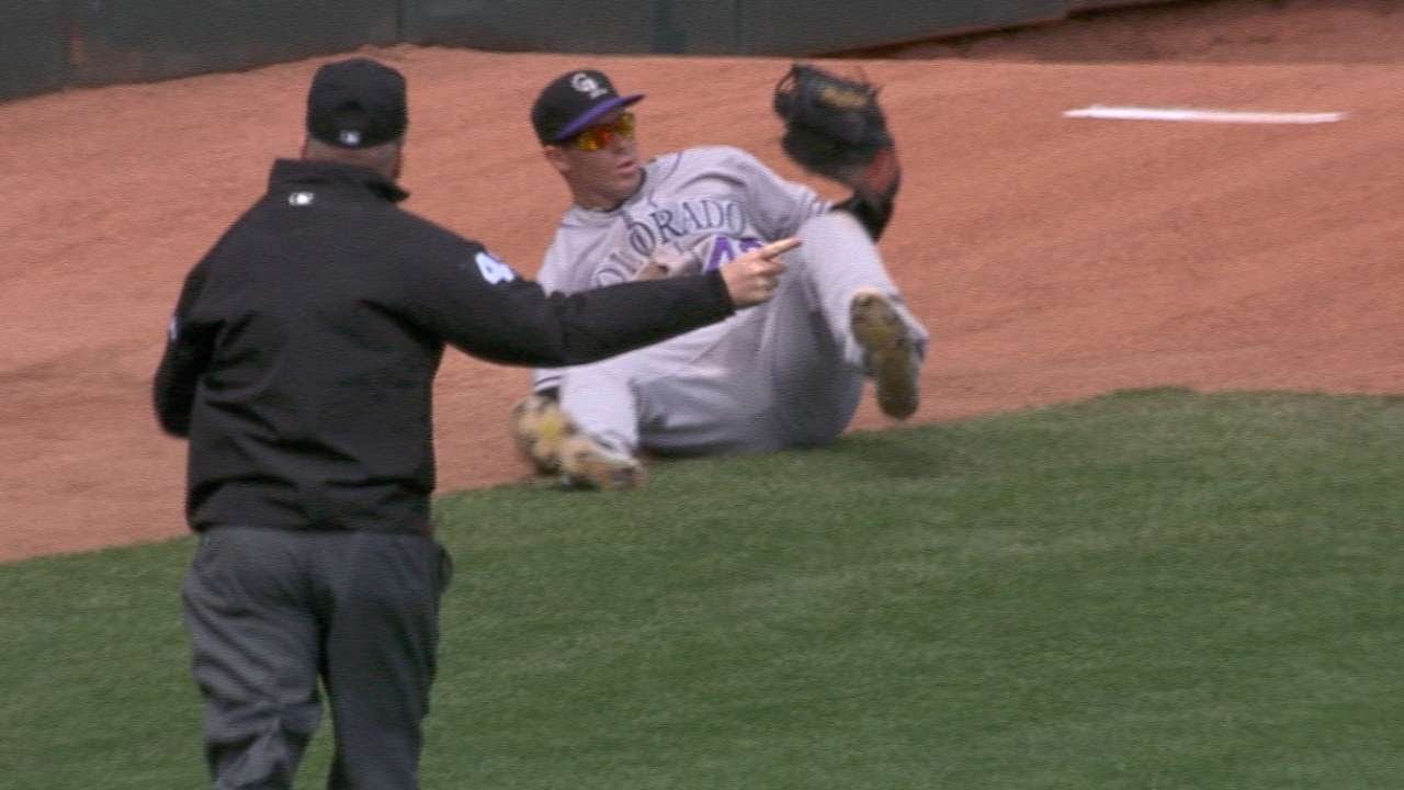 COL@SF: Cardullo makes catch, falls in foul ground