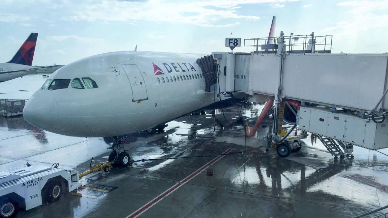 Delta Air Lines A330 Atlanta to Madrid 5.31.16  *full flight*