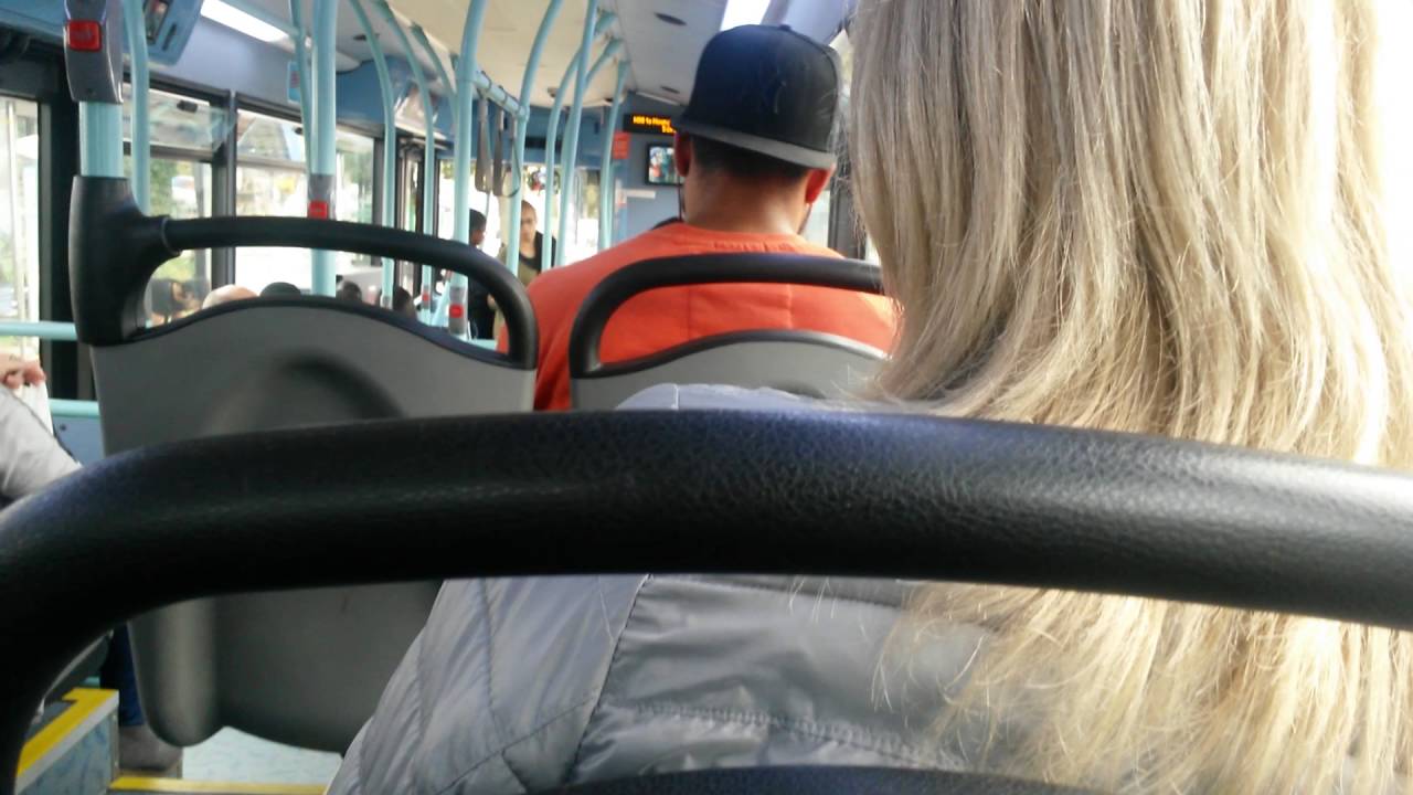 Journey on the route H98 (DLE8 SN60EBJ) Alexander Dennis Enviro 200 10.8m London United.(1)