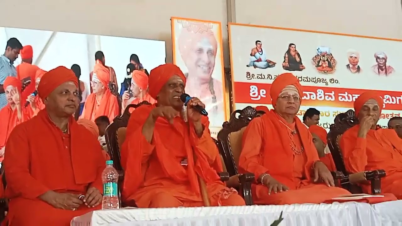  ಬೆಂಗಳೂರಿನ ನೆಲಮಂಗಲದ ಶ್ರೀಪವಾಡ ಬಸವಣ್ಣದೇವರಮಠದ ಕಾರ್ಯಕ್ರಮದಲ್ಲಿ ಶ್ರೀ ಜಗದ್ಗುರುಗಳ ಆರ್ಶೀವಚನ ಜರಗಿತು 🙏🙏