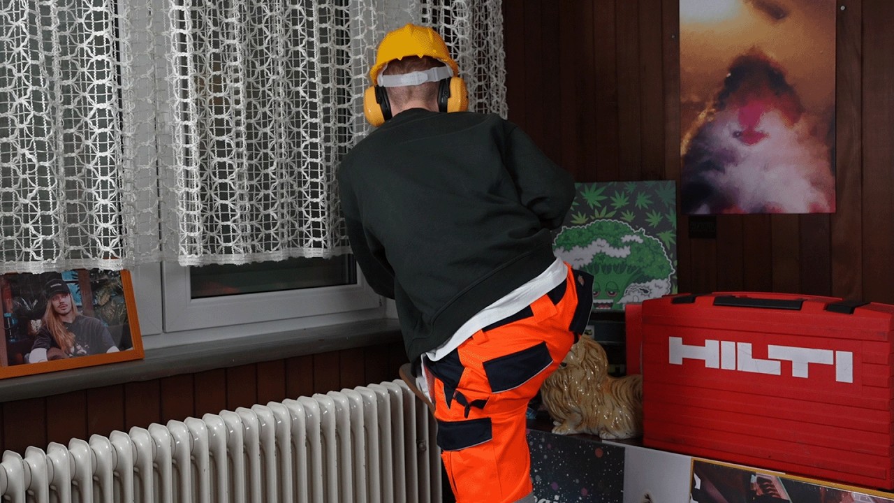 ICH BIN AM ARBEITEN