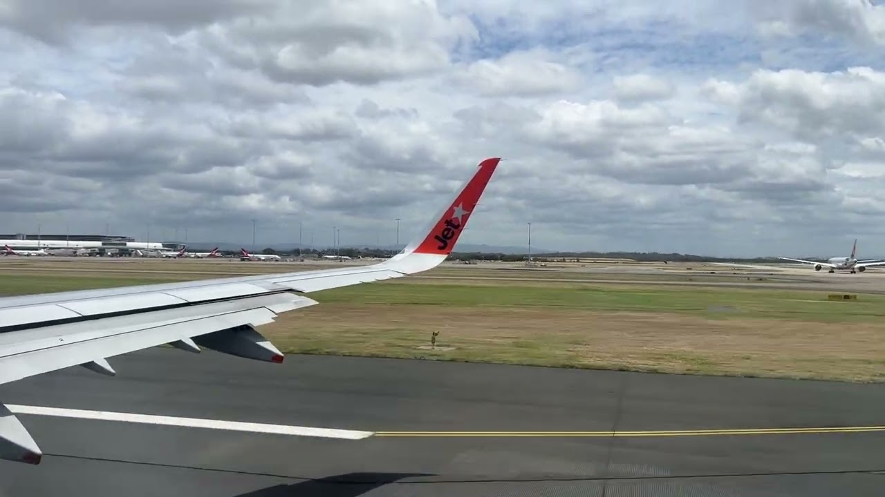very STEEP takeoff with Jetstars A321N at Brisbane to AKl