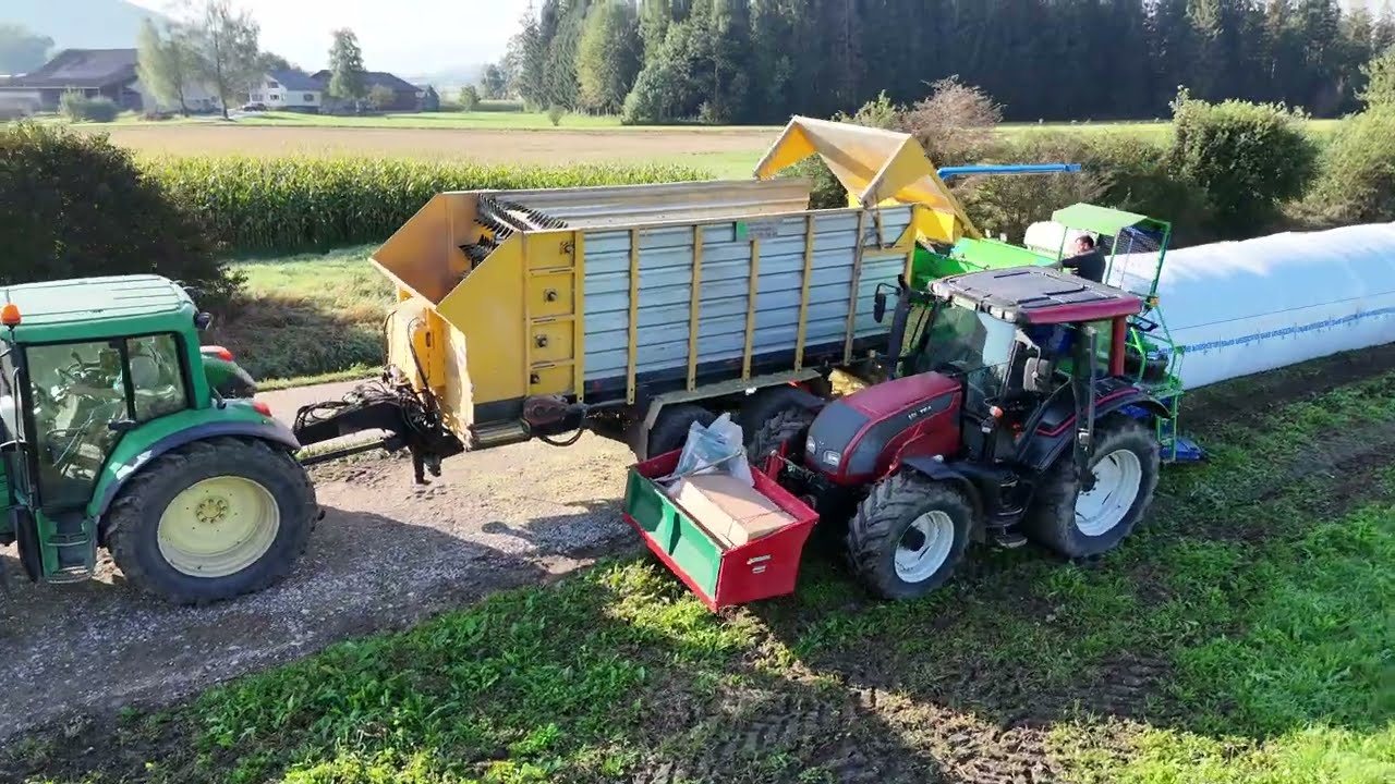 Maissilage in Siloschlauch pressen 🇨🇭🌽