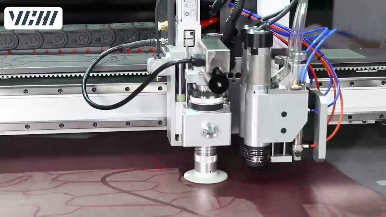 Digital knife cutting machine for leather, and smart nesting system.[Leather cutting ]